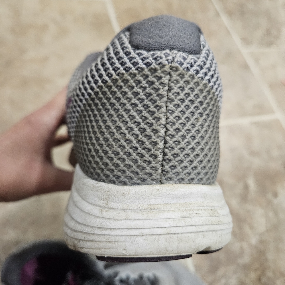 Nike shoes - Picture 14 of 16